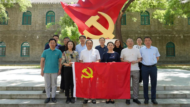 我院領(lǐng)導(dǎo)班子成員、兩委委員赴北京市委黨校參觀學(xué)習(xí)