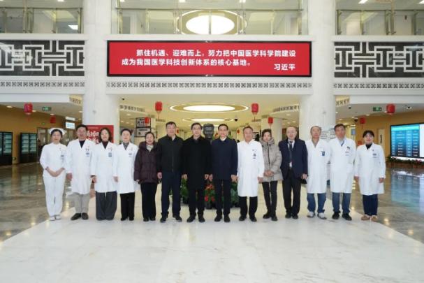 首都除夕 護(hù)衛(wèi)健康 | 院校領(lǐng)導(dǎo)蒞臨我院慰問(wèn)一線醫(yī)護(hù)人員